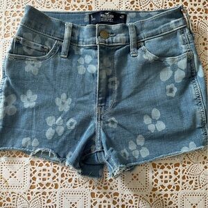 Hollister Light Blue Floral Denim Shorts Y2K style size 5